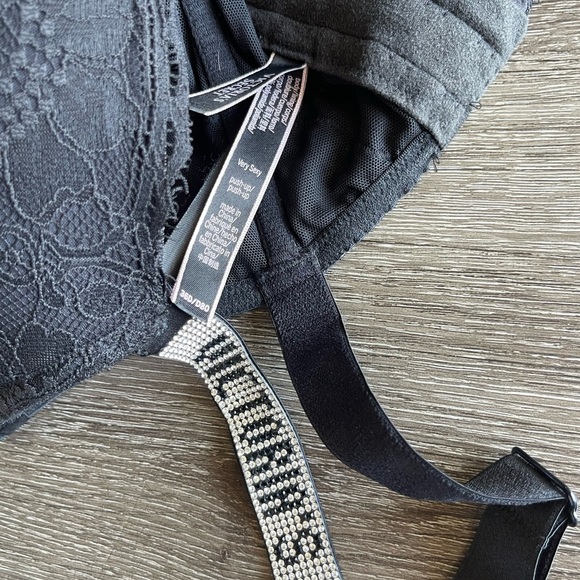 Victoria's Secret Black Lace Bra and Panty Set - Picture 5 of 6